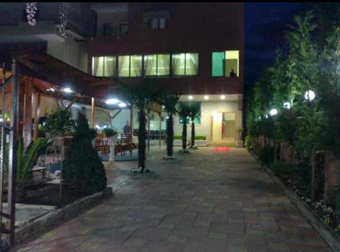 Bajovah Apartments & Restaurant Tirana Exterior foto